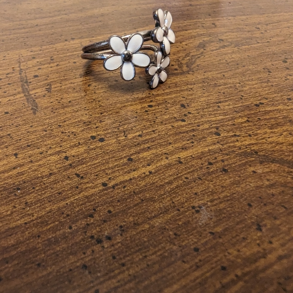 Pandora rings Darling Daisy